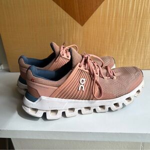 On Cloudswift Running Shoes in blush denim size 6